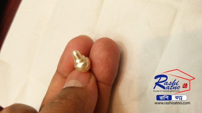 Shiv Ling Golden Pearl Stone (শিবলিঙ্গ শশী মুক্তা পাথর)